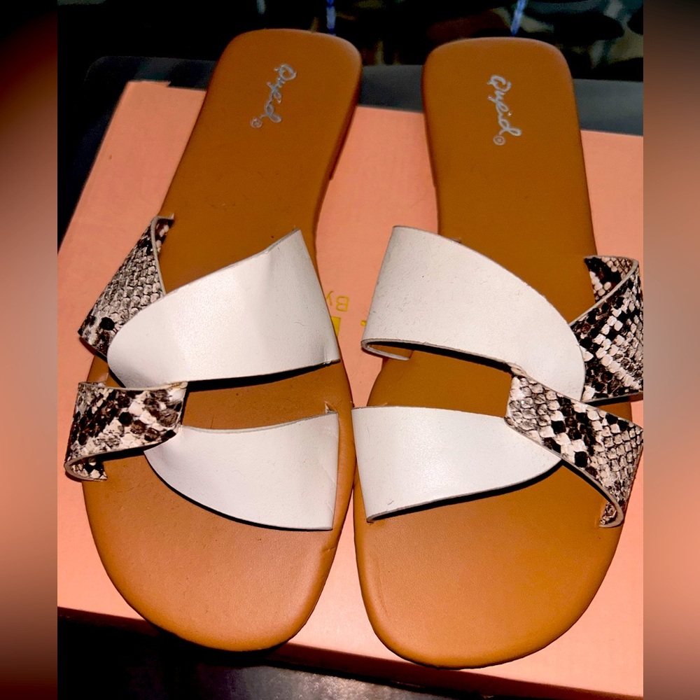 Flip flop sandals